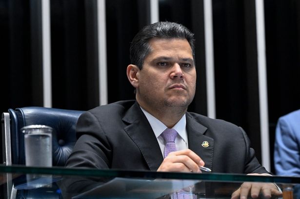 Fim da escala 6 x 1, PEC da Segurança Pública e política nacional para terras raras: prioridades em pauta