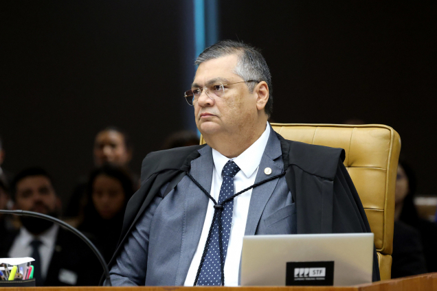 Decisão de Dino contra os “penduricalhos” não afeta benefícios da categoria docente