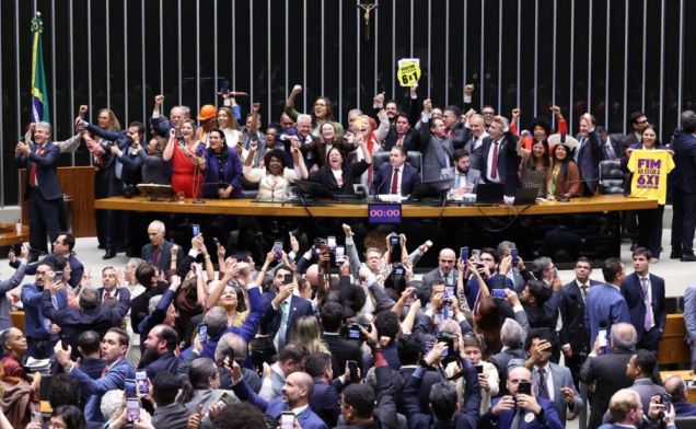 Aprovação do fim da escala 6x1 pela Câmara dos Deputados é vitória histórica da classe trabalhadora