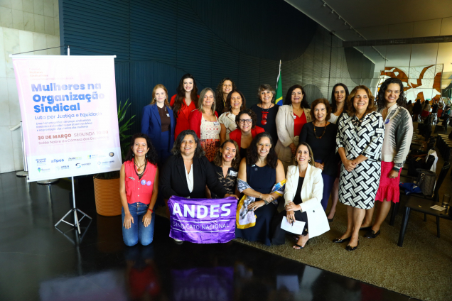 ADUnB participa do primeiro encontro do Coletivo de Mulheres Sindicalistas na Câmara dos Deputados