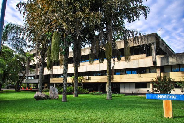 UnB implementará pagamento de adicional noturno a docentes após reivindicação da ADUnB 