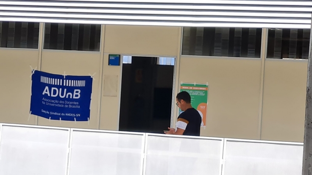 ADUnB Itinerante realiza atendimento jurídico e categoria apresenta demandas