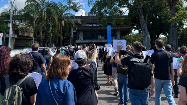 Docentes da UnB realizaram paralisação e ato na Reitoria em defesa da URP e da autonomia universitária