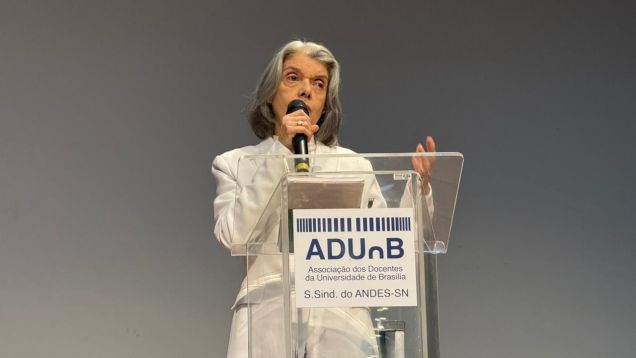 Auditório da ADUnB é palco de aula magna com Cármen Lúcia sobre democracia