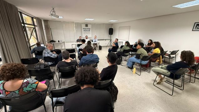 Novos docentes discutem especificidades na luta em defesa da URP