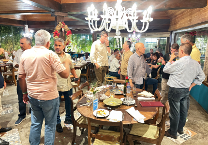 Diretoria confraterniza-se em Ilhéus, com associados da DAT Sul