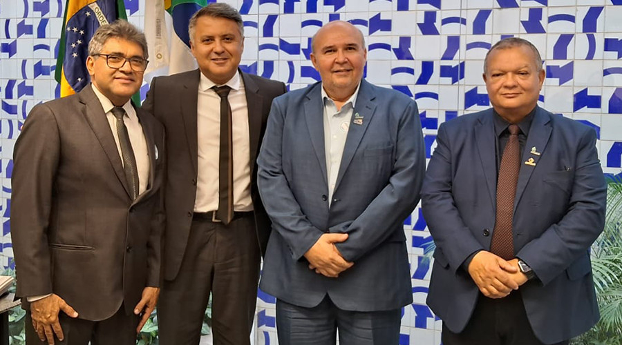 Representantes da Fenafisco atuando no Senado durante a tramitação do PLP 108/24, com Bernard Appy