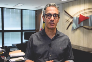 Governador anuncia pagamento do 13º para servidores que recebem até R$ 2 mil