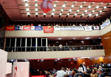 Emendas que ampliavam recomposição para outras categorias são rejeitadas