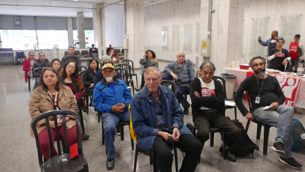 Servidores na assembleia, parte presencial.