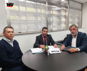 Trombeta, o deputado e o presidente da Aojesp.