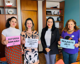 Camila, Isabella, a deputada federal Juliana Cardoso (PT/SP) e Luciana.