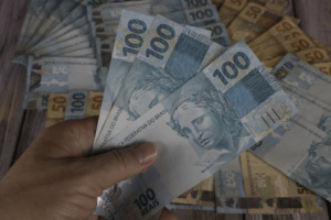 Estado responde por verba trabalhista se retém valores em conta vinculada